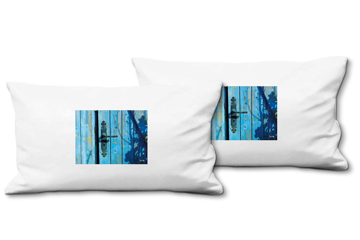 Deko-Foto-Kissen, Set B, Blaue Tür im Sonnenschein, 80 x 40 cm, Premium Kissenhülle, Zierkissen