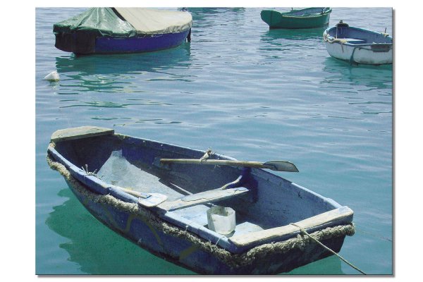 Wandbild: Blaues Boot im blauen Meer 2