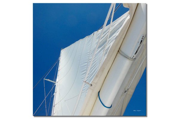 Wandbild: Weißes Segel vor Himmel