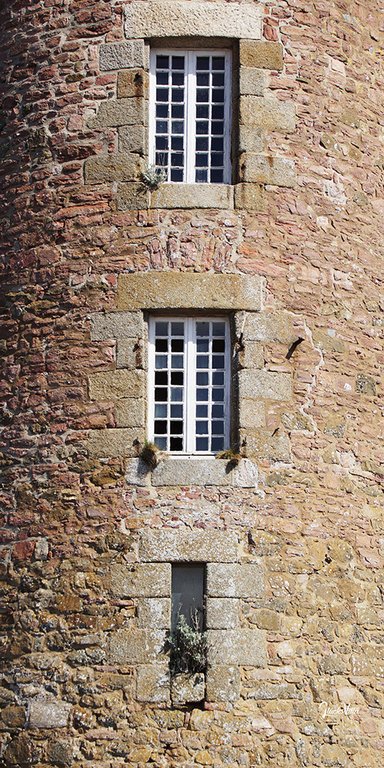 Fototapete selbstklebend - Motiv: Turm mit Fenstern